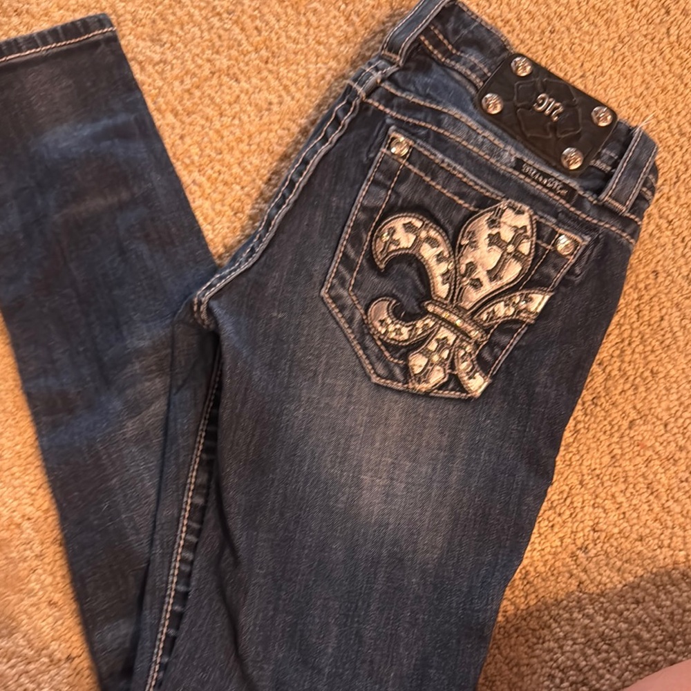 Women's Blue Jeans with Embellished Pocket